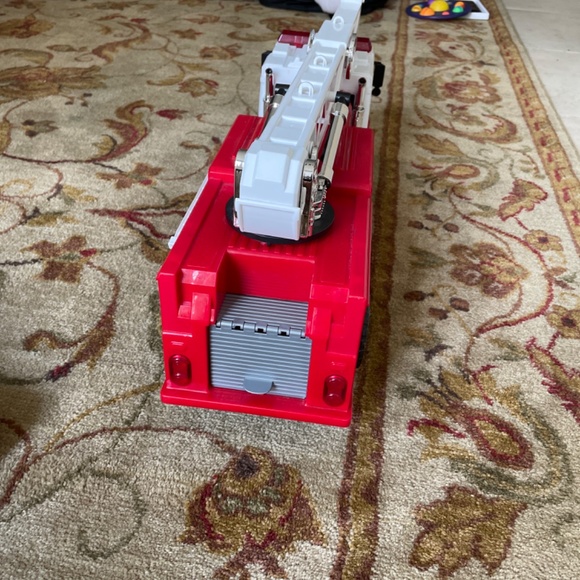 Fire truck - Picture 4 of 4